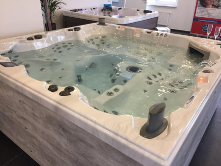 Гидромассажный спа-бассейн WhirlCare K-Luxury-Edition Champion